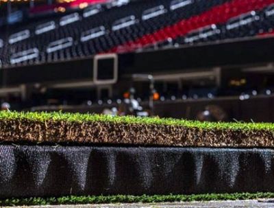 In den acht WM-Stadien, die für Kunstrasen ausgelegt sind, wird für den Einbau des Naturrasens ein  Flachprofil-System genutzt.