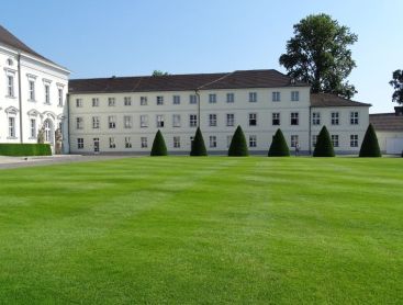 Nachsaat von Rasenflächen