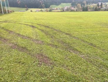Markier-Roboter auf dem Sportplatz
