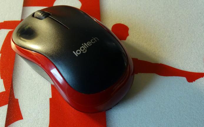 Computer Mouse führt durch virtuelle Events.